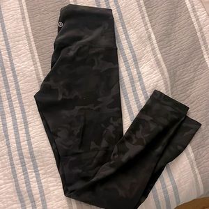 Lululemon | Women's Wunder Under High-Rise 25" Camo Tight Leggings (Size 6)
